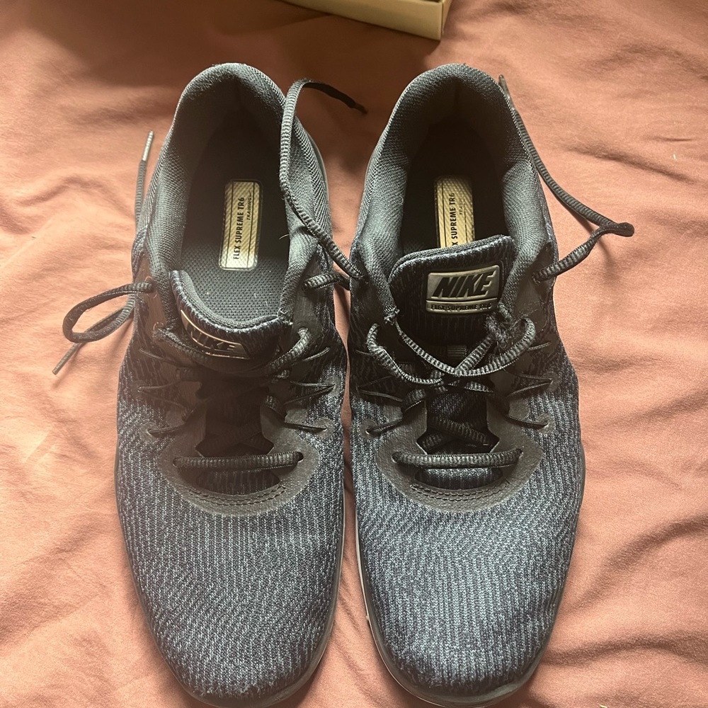 Nike tennis Shoes